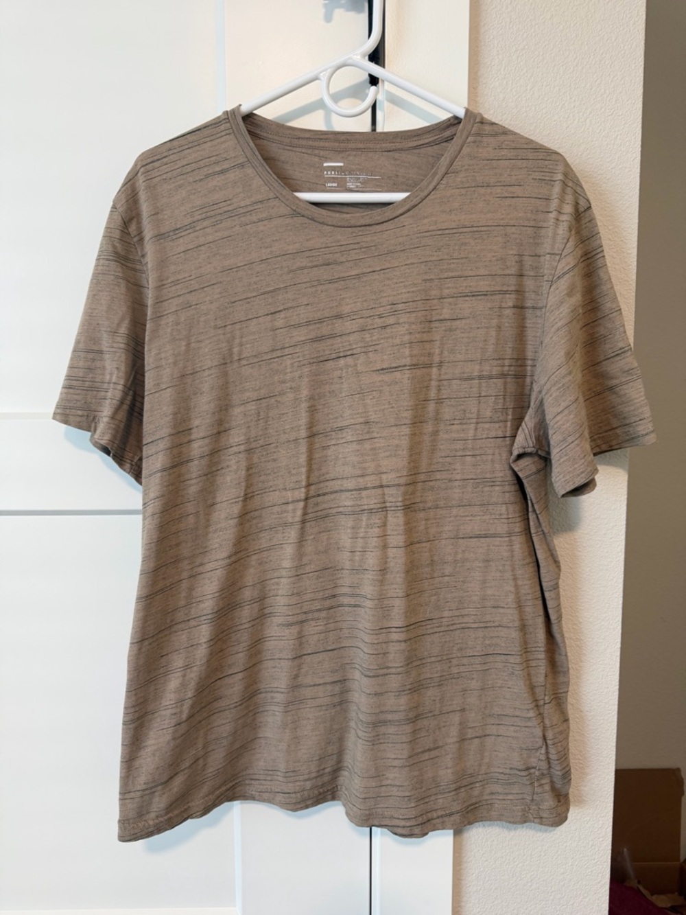 Men's Short Sleeve Crewneck T-Shirt in Taupe Stripe size large
